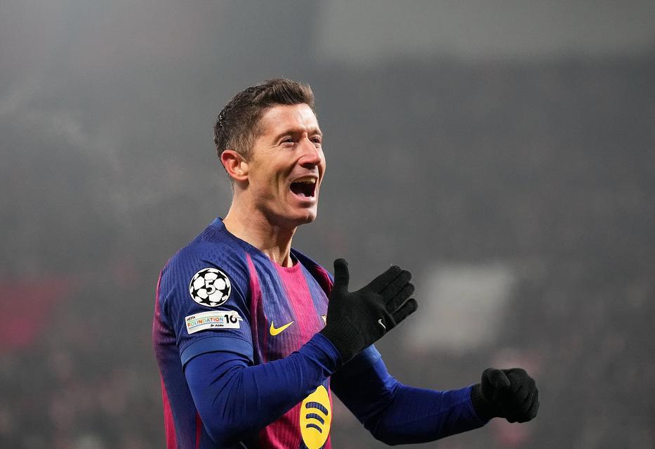 百家乐真人-悲喜夜：凯恩失点拜仁晋级，利物浦3-0马赛，莱万超C罗冲梅西神迹